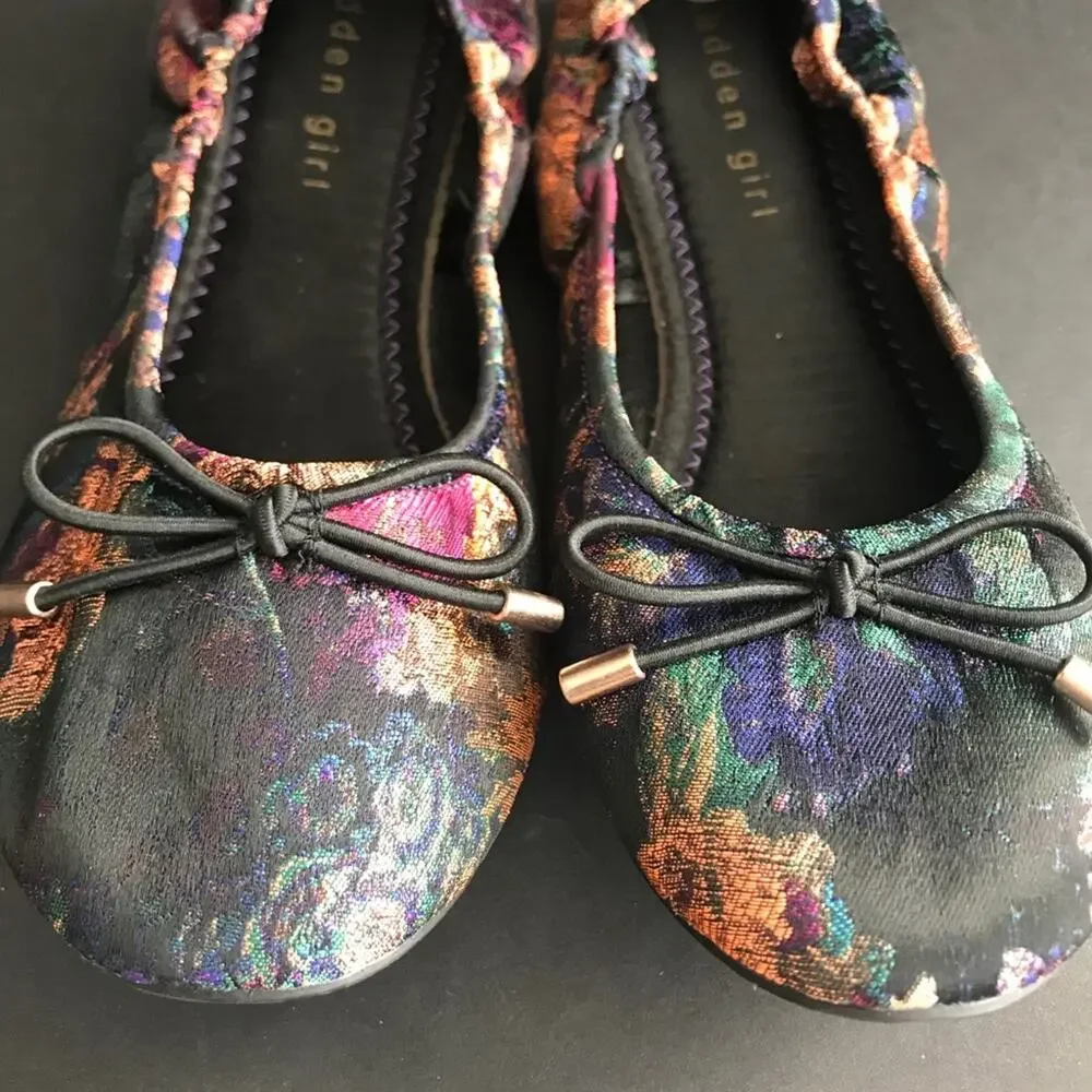Madden girl tapestry pattern flats SZ 6.5